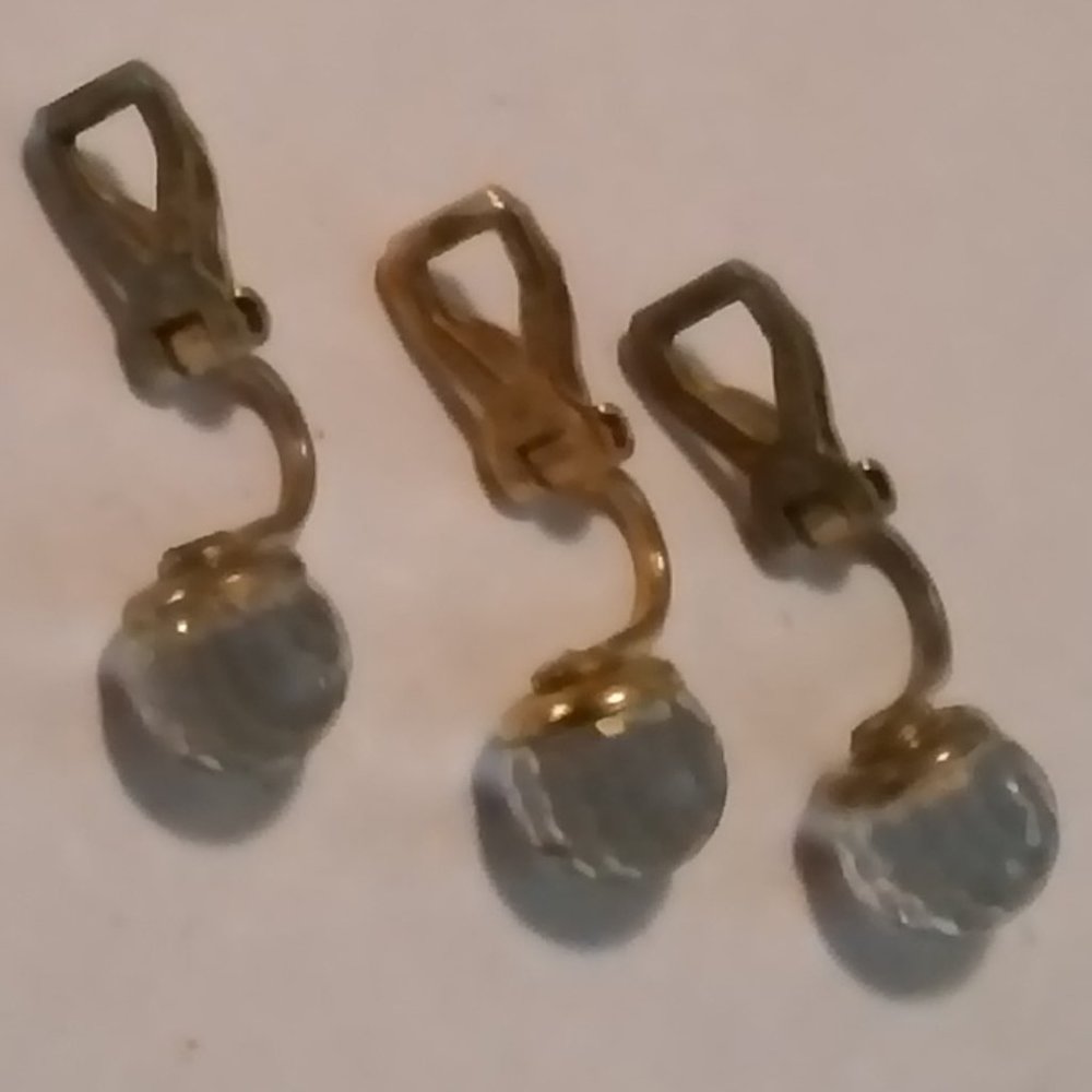 Clip On Earrings 2 Pair Same Clear Multi Cut So The Shine Rainbow Colors 5/8"